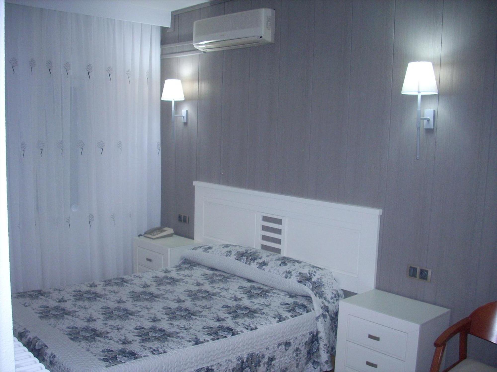 Hotel Corona De Castilla Villares de la Reina Zewnętrze zdjęcie