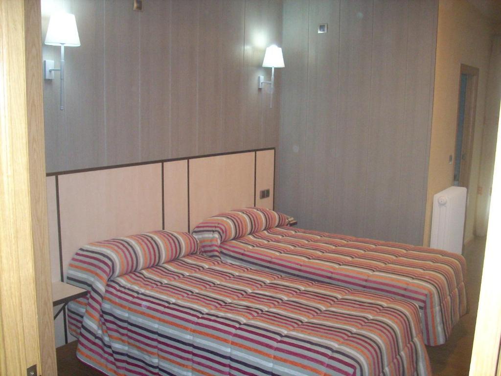 Hotel Corona De Castilla Villares de la Reina Zewnętrze zdjęcie
