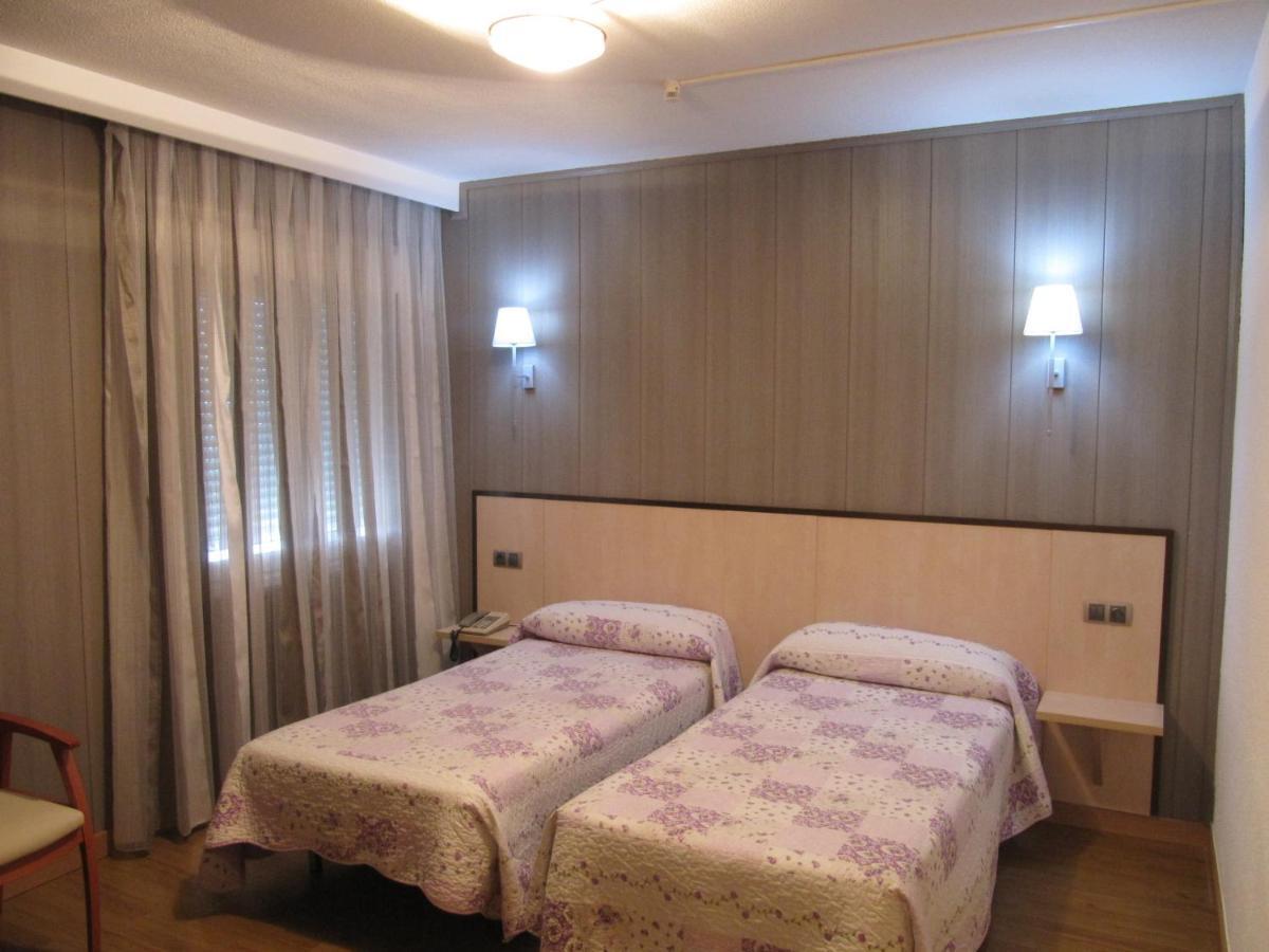 Hotel Corona De Castilla Villares de la Reina Zewnętrze zdjęcie